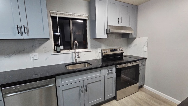 266 High Path Rd, Windsor, CT 06095 - photo 4