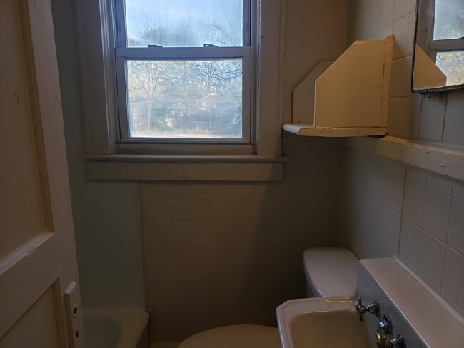 415 S Texas Ave, Greenville, SC 29611 - photo 5