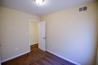 1737 T St SE, Washington, DC 20020