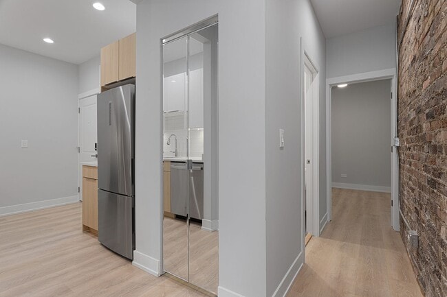 1902 W Morse Ave unit 2, Chicago, IL 60626 - photo 7