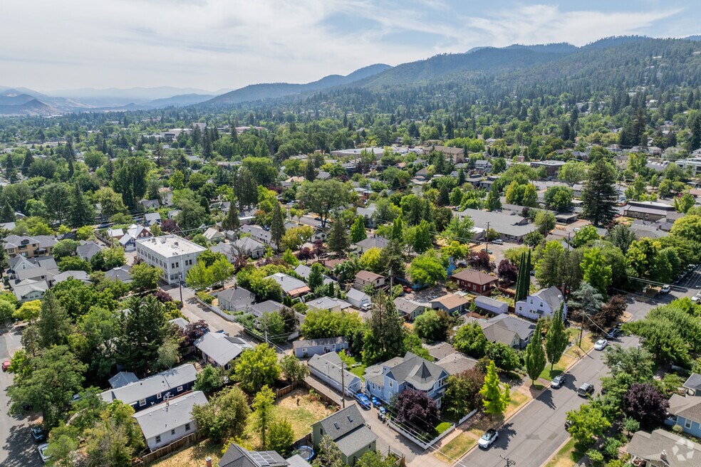 NH_Railroad District_551150_P2_V2_MD_082624