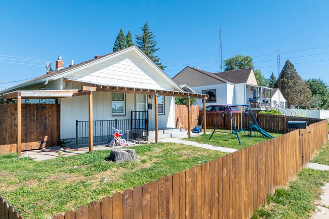 Lake Minnehaha home prices range from about $115,000 to $320,000.