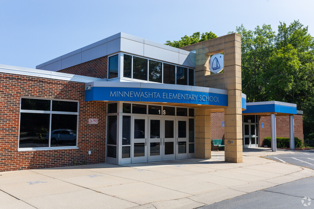 Main entrance to Minnewashta Elementary School in Shorewood, EXCELSIOR MN