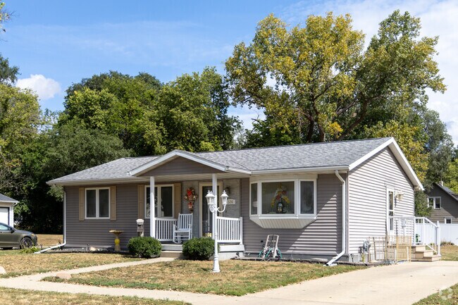 There are plenty of ranch style homes in Unity, Iowa.