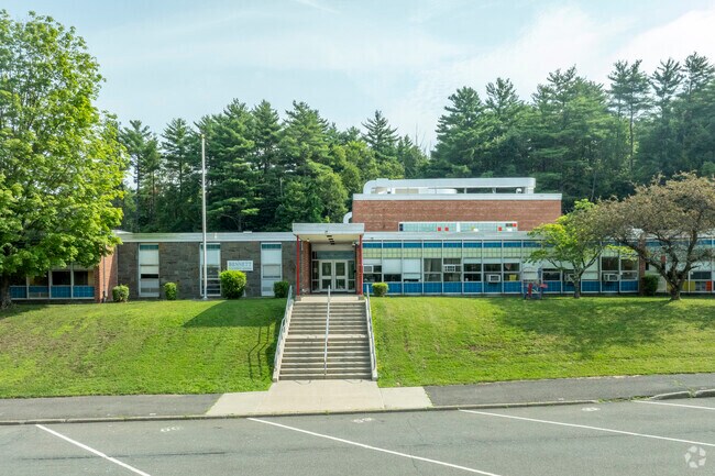 Reginald Bennett Elementary School has 237 students with a student-teacher ratio of 7 to 1.