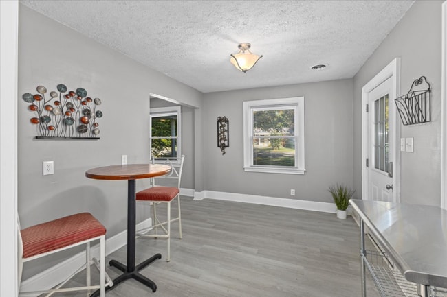 350 Hill Park Dr, Bristol, VA 24201 - photo 2