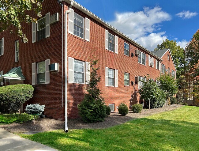 Suburban Square Apartments, Ardmore, PA 19003 - photo 3