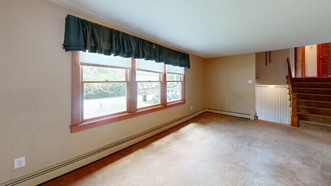 15 Vernon Ave, Rochester, NH 03867 - photo 2