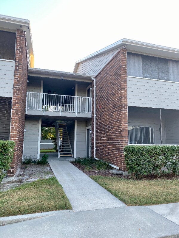 1400 Gandy Blvd N unit 104, Saint Petersburg, FL 33702 - photo 1