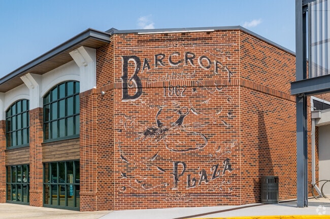 Barcroft Plaza is the main dining and entertainment hub in Lake Barcroft.