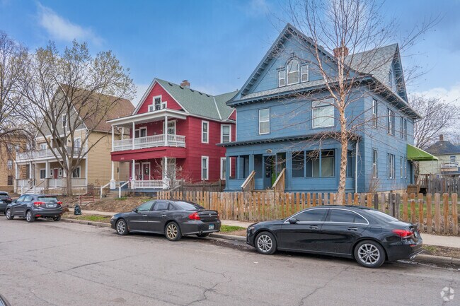 Various styles of early 20th century homes in the Ventura Village neighborhood.