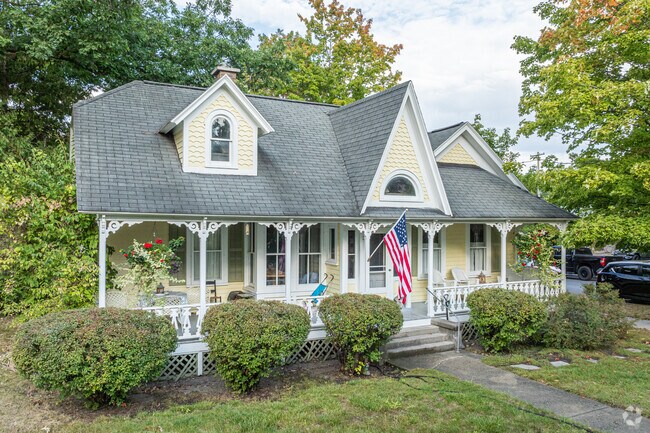 Craftsman homes with Victorian features are common in Old Town.