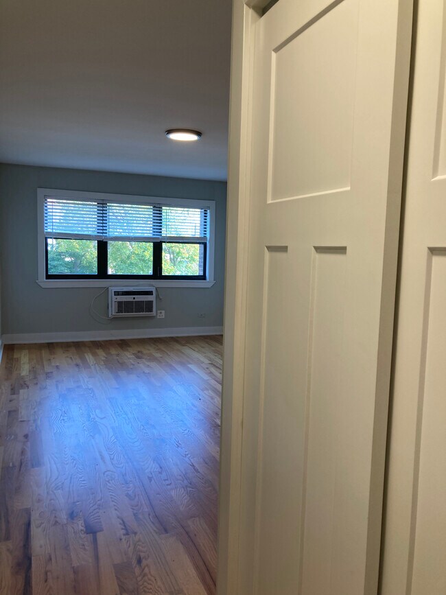 696 Elm Place unit 306, Highland Park, IL 60035 - photo 3