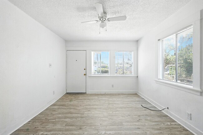 3962 1/4 S Hobart Blvd unit 3962 1/4 S HOBART BL, Los Angeles, CA 90062 - photo 3