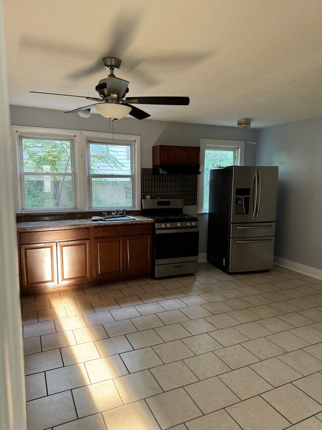 49 Buell St Unit 1 floor, New Britain, CT 06051