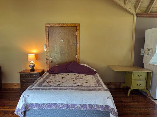 826 Jones Mill Rd unit Blue Cottage studio, Central, SC 29630 - photo 4