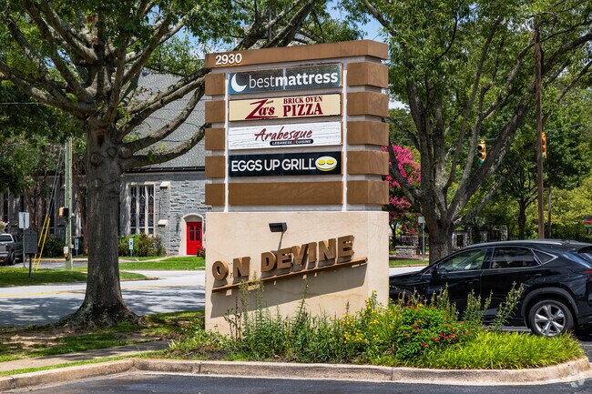 Welcome to Za's on Devine in Columbia.