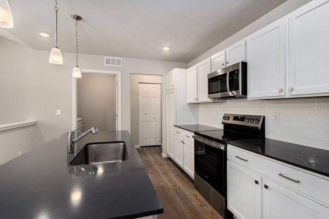 518 Mckinley, Three Rivers, MI 49093 - photo 3