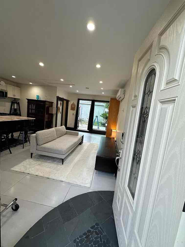 7713 Owensmouth Ave, Los Angeles, CA 91304