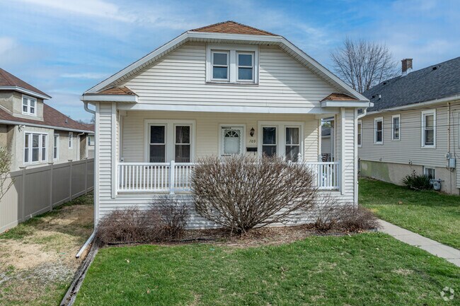 Many updated early twentieth-century bungalow homes can be seen throughout Peru.