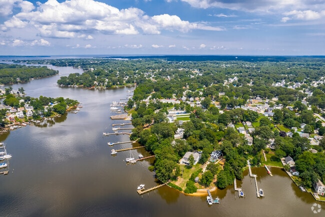 Marketed in the 1920s as a summer retreat, Green Haven is the largest neighborhood in Pasadena.