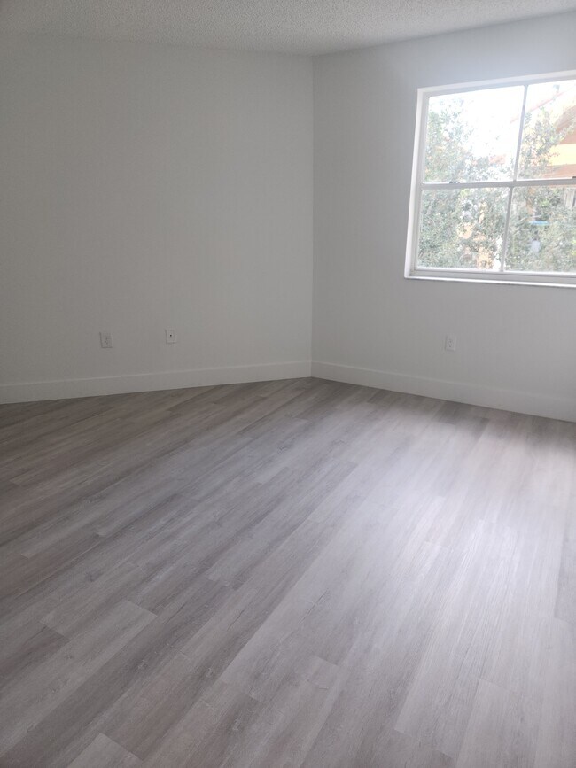 6292 NW 186th St unit 303, Hialeah, FL 33015 - photo 3