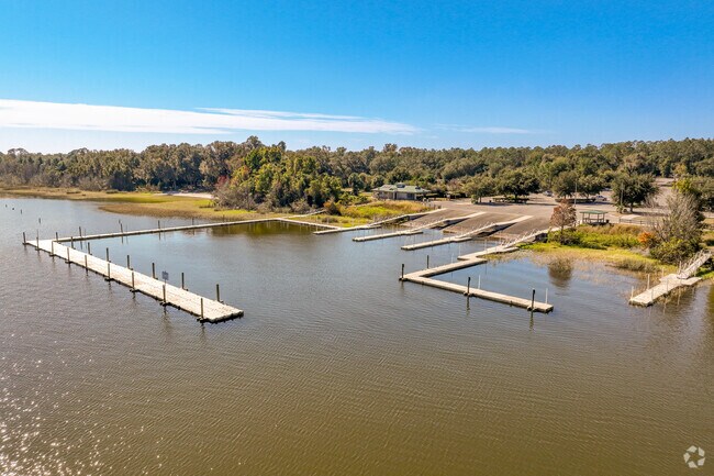 A dockside view of Carney Island boat ramp on Lake Weir.