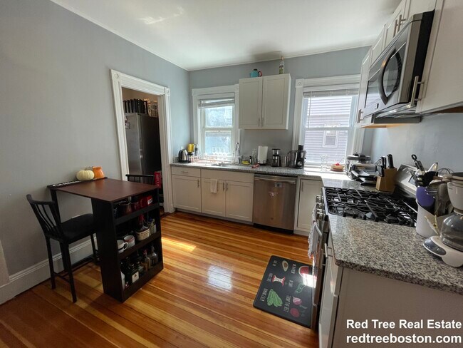 124 Lowell St, Somerville, MA 02143 - photo 3