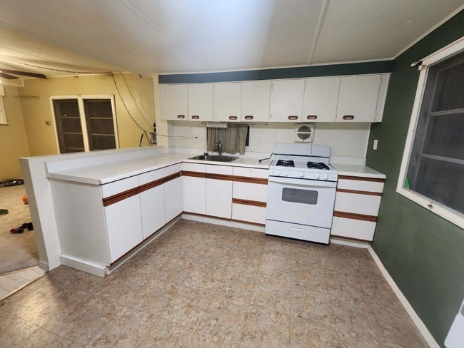 38748 Calumet Ave, Zephyrhylls, FL 35542 - photo 3