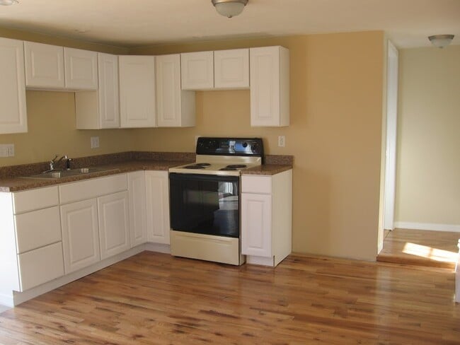 946 Buena Vista Blvd unit 946 Buena Vista Blvd, Steubenville, OH 43952 - photo 6