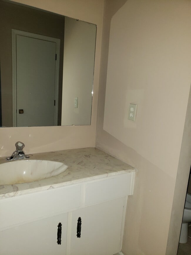 8 NE 62nd Place unit 6, Gladstone, MO 64118 - photo 5