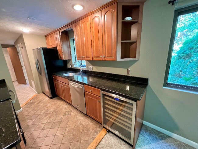 69 Samuel Dr, North Grafton, MA 01536 - photo 5