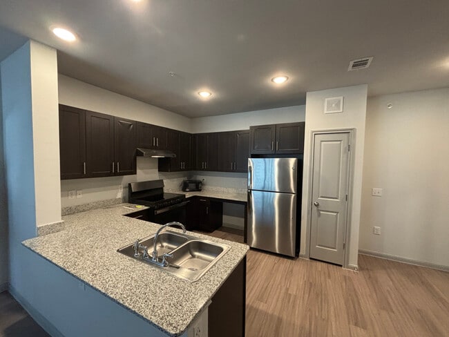 950 Fm2001 unit b3, Buda, TX 78610 - photo 3