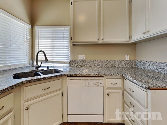 408 Falcon Dr, Woodland, CA 95695 - photo 7