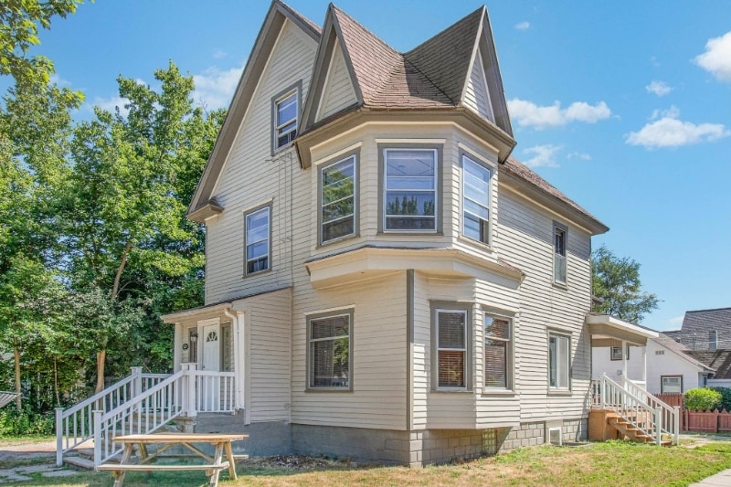 221 S Pine St, Mount Pleasant, MI 48858 - photo 1