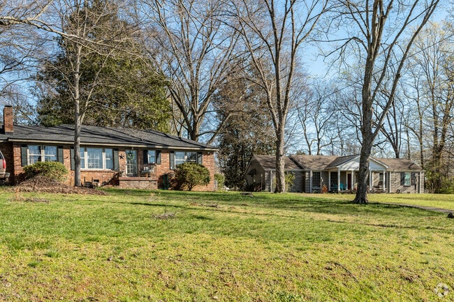 Ranch-style is common in Crieve Hall.