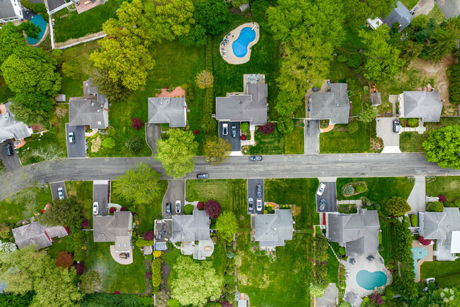 Here is a top down view of the quaint and quiet streets of Halesite.