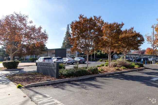 Courses in reading, writing, and literature are available at Boynton High School in San Jose.