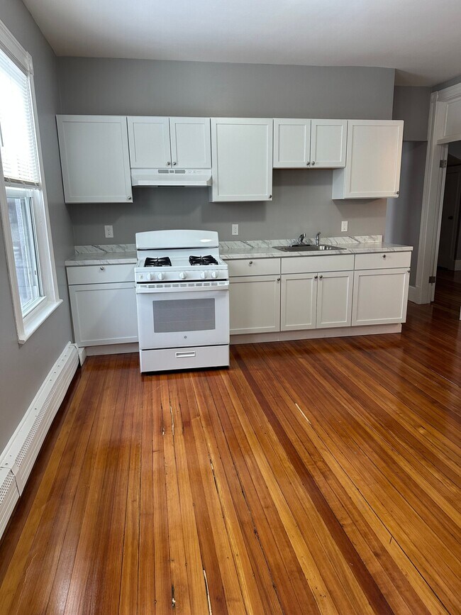 215 Leyden St Unit 1, Boston, MA 02128