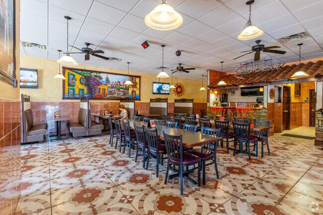 Guacamole's Mexican Restaurant is an example of the diverse food scene in and around Plantation Estates.