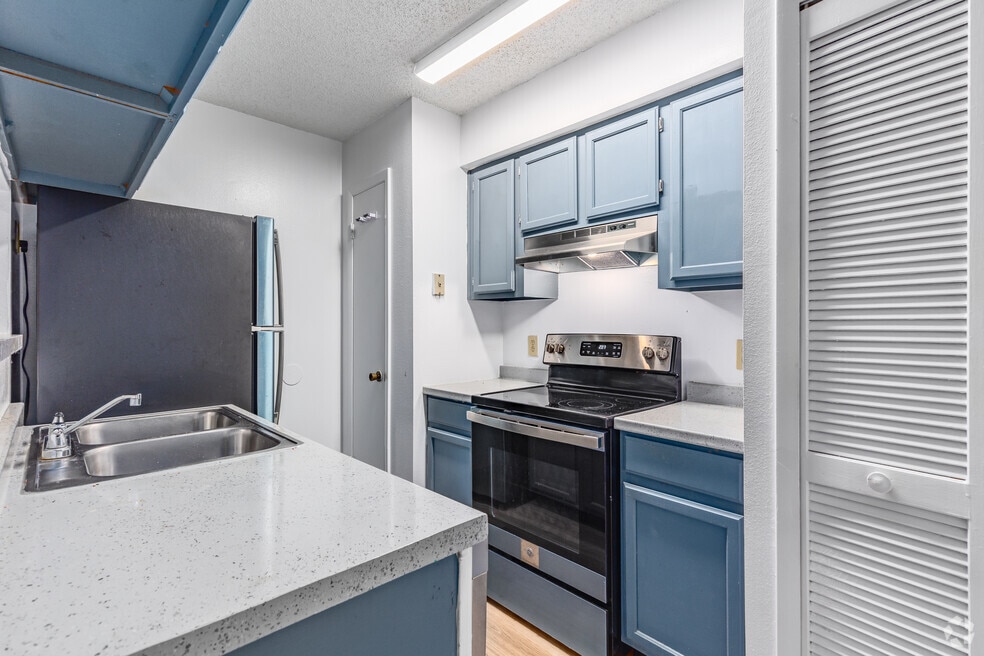 Millenium Cove, Orlando, FL 32811 - photo 1