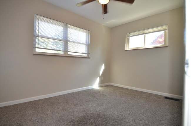 3569 Locust Ln, Cincinnati, OH 45238 - photo 7