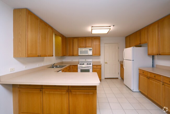 2BR, 2BA - Kitchen