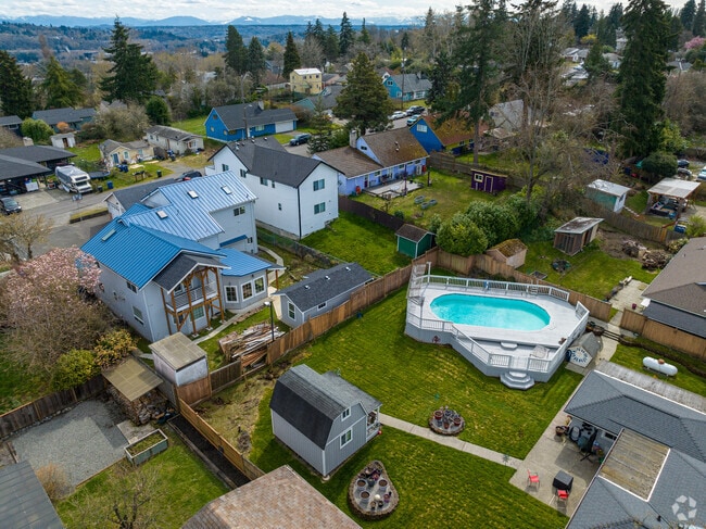 Backyards in Riverton-Boulevard Park usually have more than enough space to add a pool or shed.