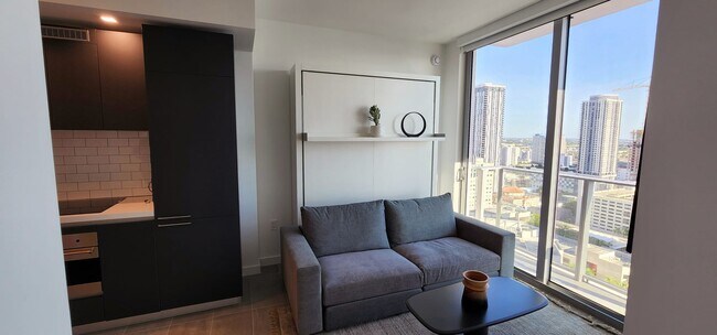 227 NE 2nd St unit 2907, Miami, FL 33132 - photo 7