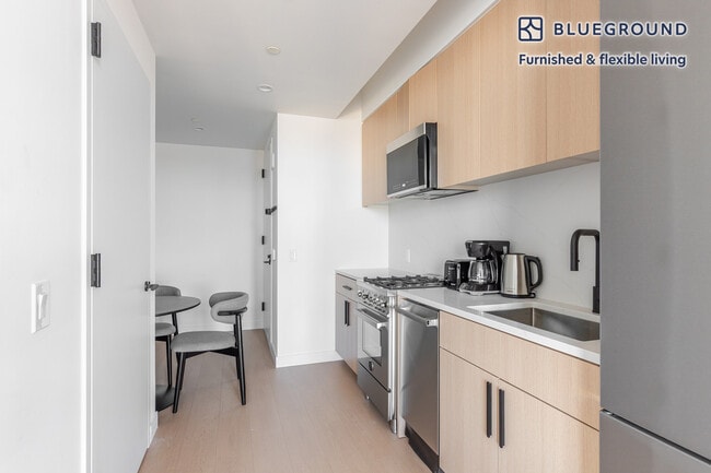 482 Kent Ave unit FL16-ID2132, Williamsburg,south , NY 11249 - photo 5