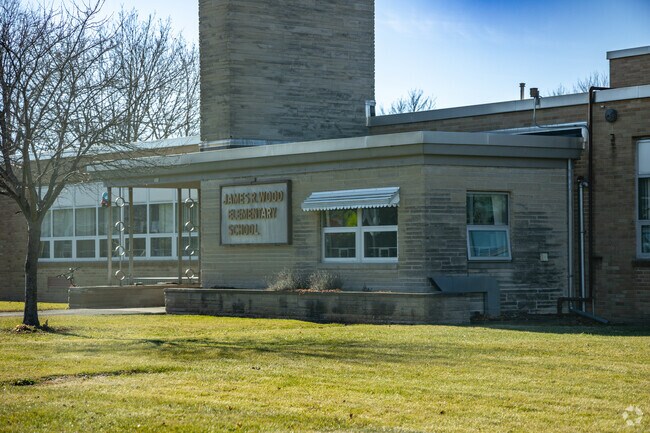 James R Wood Elementary is a great place for Lake Holiday students to start their education.