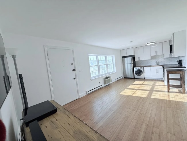 8 Wardwell St, Stamford, CT 06902 - photo 2