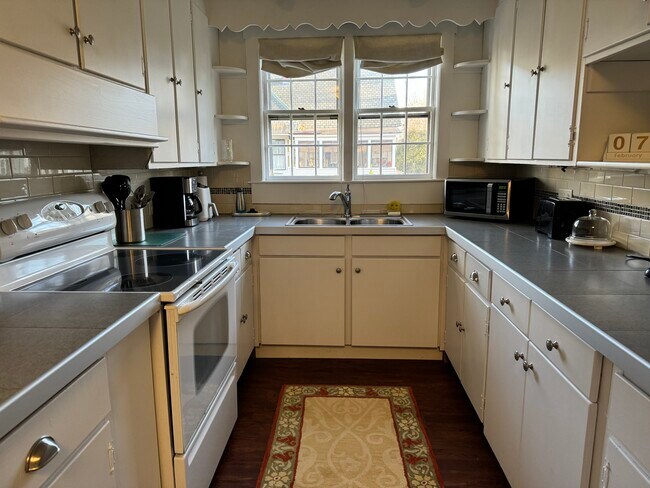 67 Warren St unit Carriage House Furni, Concord, NH 03301 - photo 5