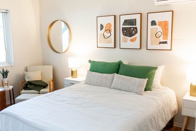 2945 West Way unit Modern Furnished Stu, Redding, CA 96002 - photo 3